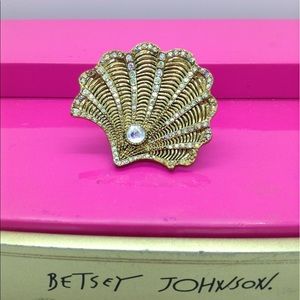 Huge Betsey Johnson mermaid sea shell ring